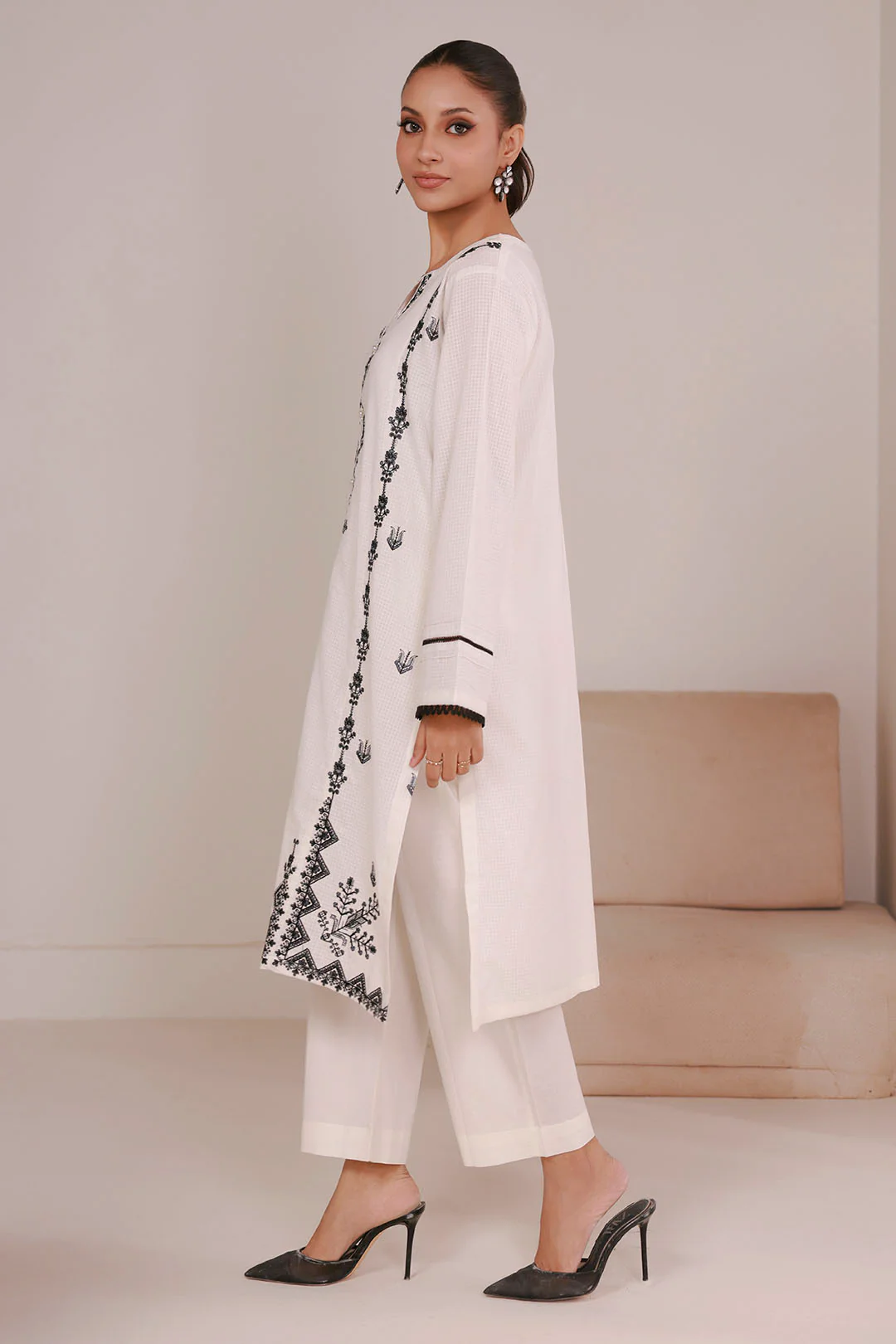 Embroidered Kurta Trouser - 2183 - Image 4