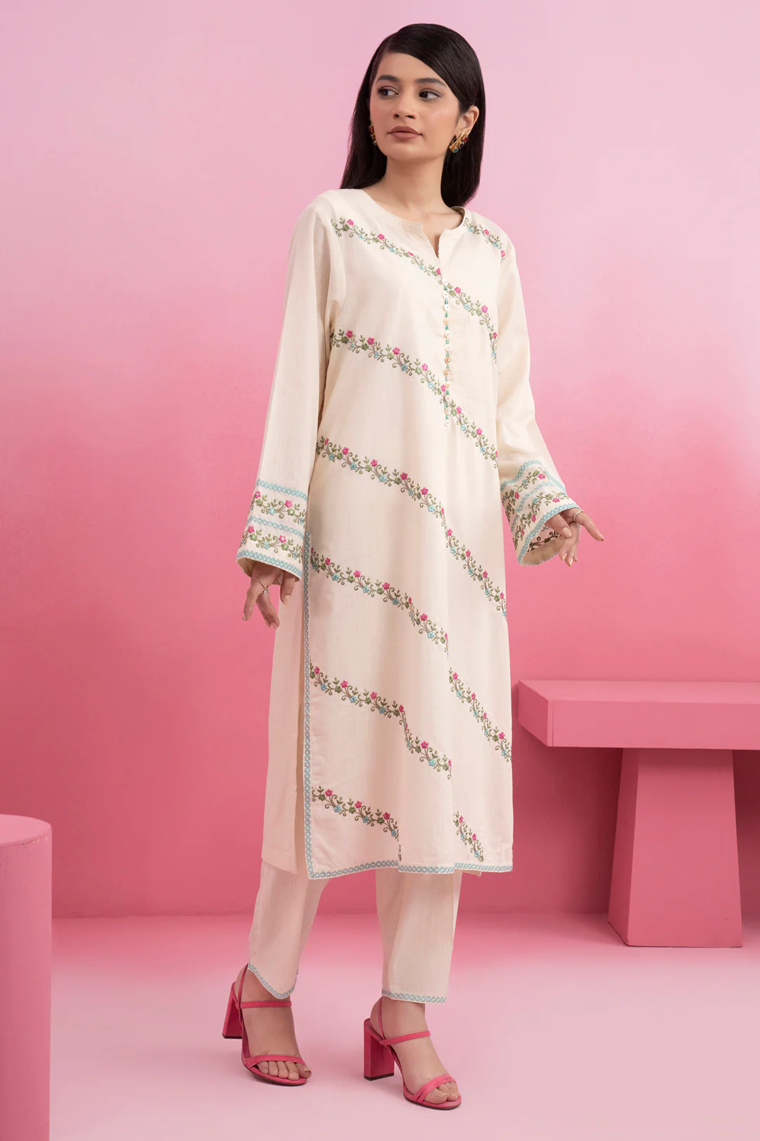 Embroidered Kurta Trouser - 2520 - Image 5