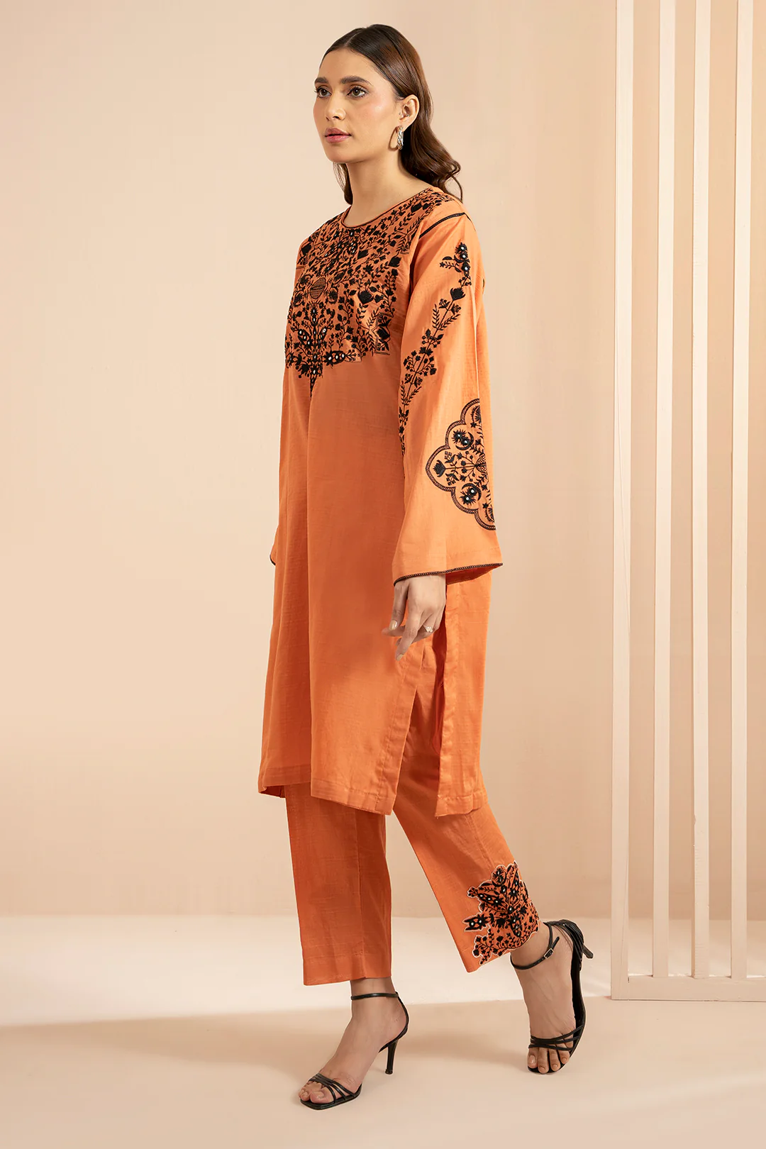 Embroidered Kurta Trouser - 2522 - Image 3