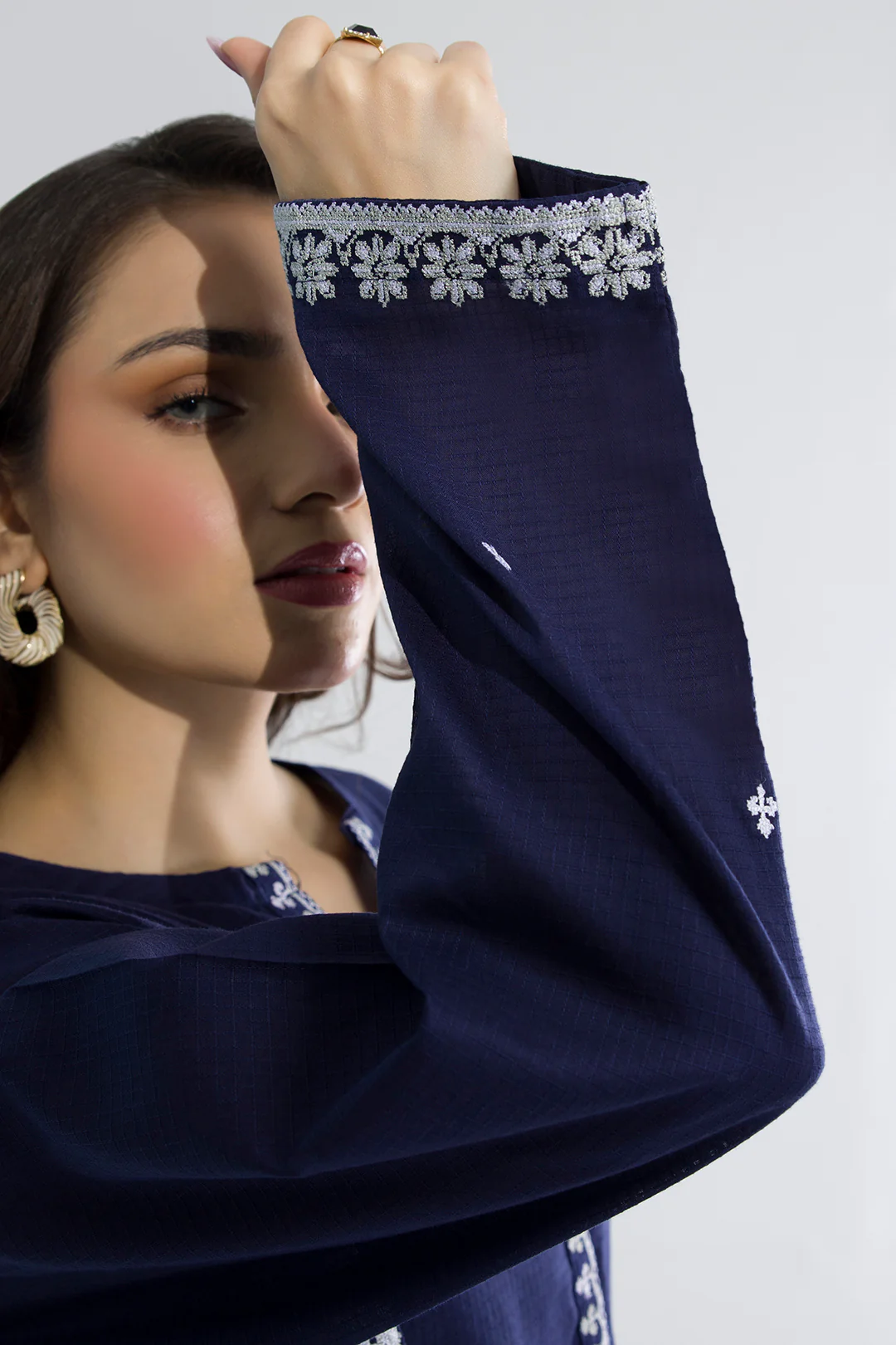 Embroidered Kurta Trouser - 2562 - Image 4