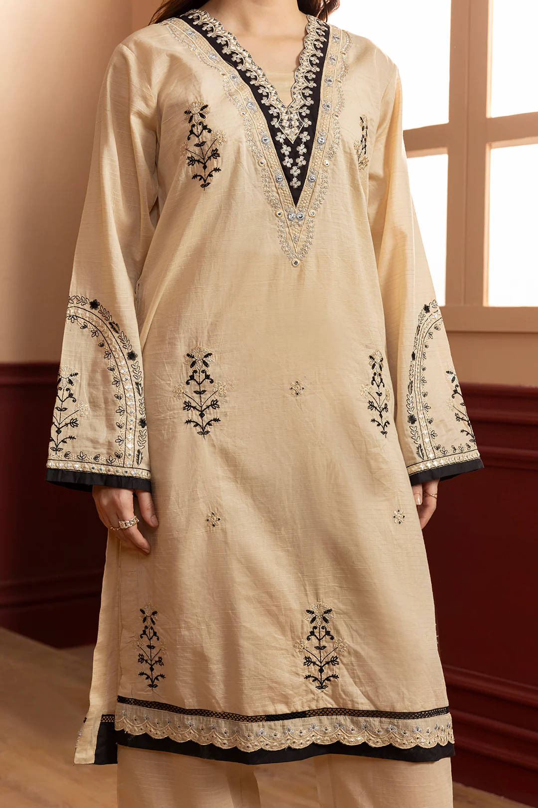 Embroidered Kurta Trouser - 2634 - Image 5