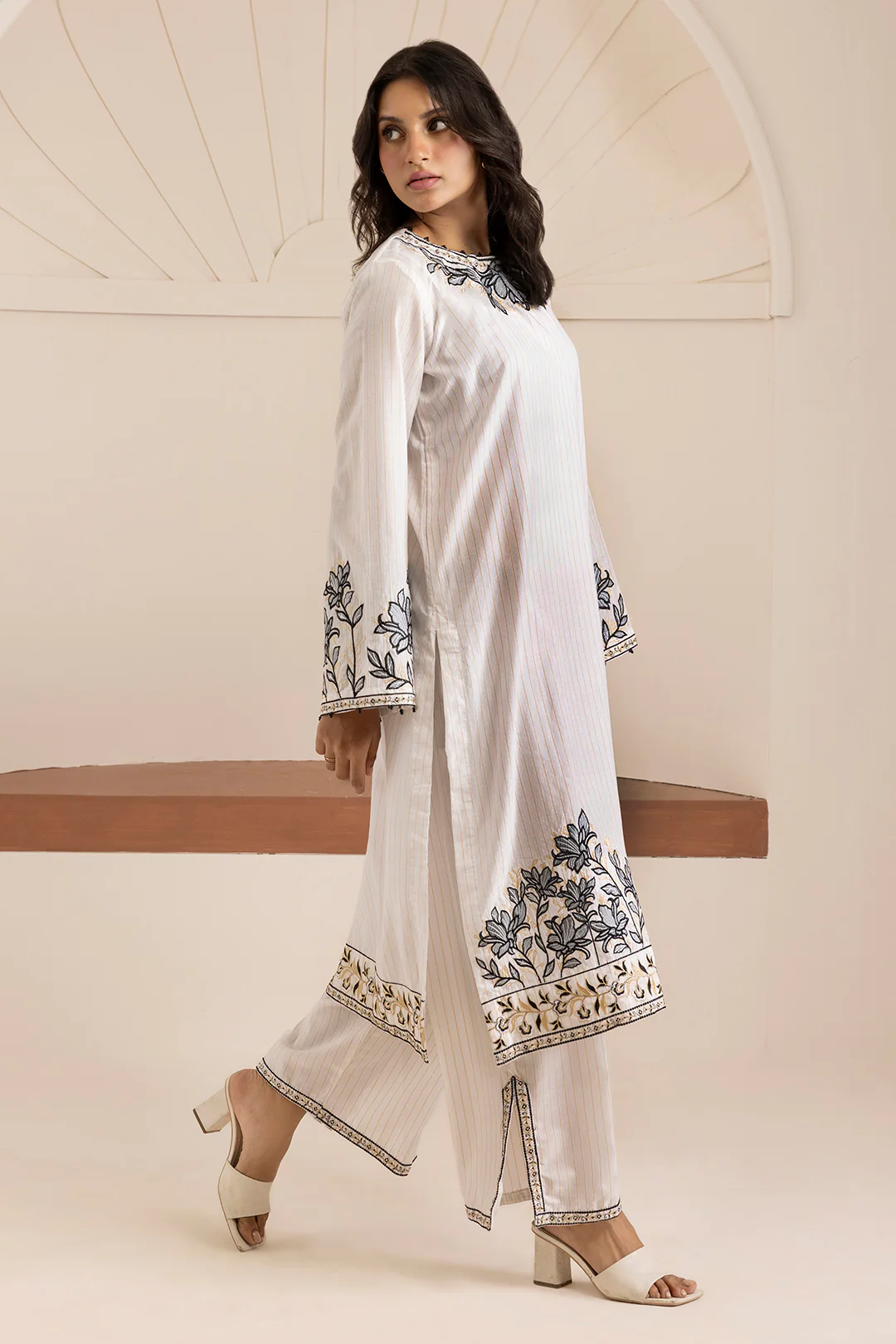Embroidered Kurta Trouser - 2826 - Image 3
