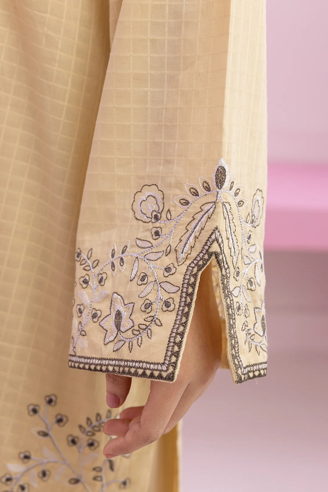 Embroidered Kurta Trouser - 2829 - Image 4