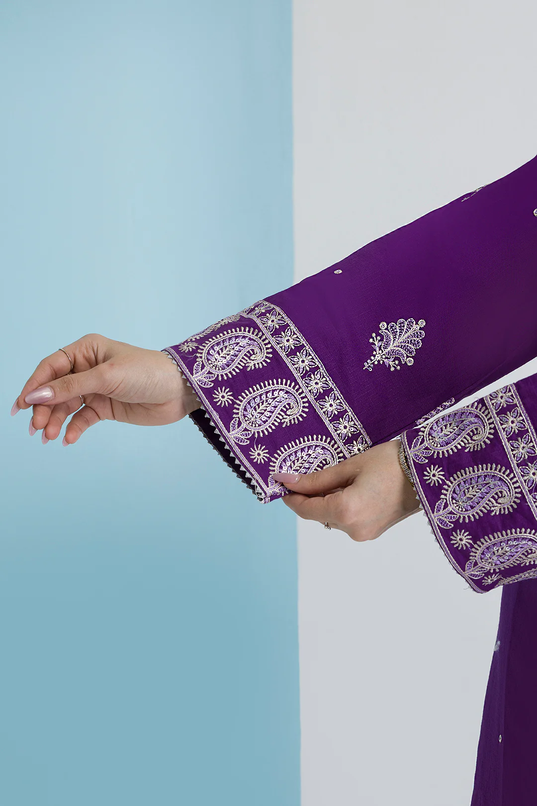 Embroidered Kurta Trouser - 2938 - Image 4