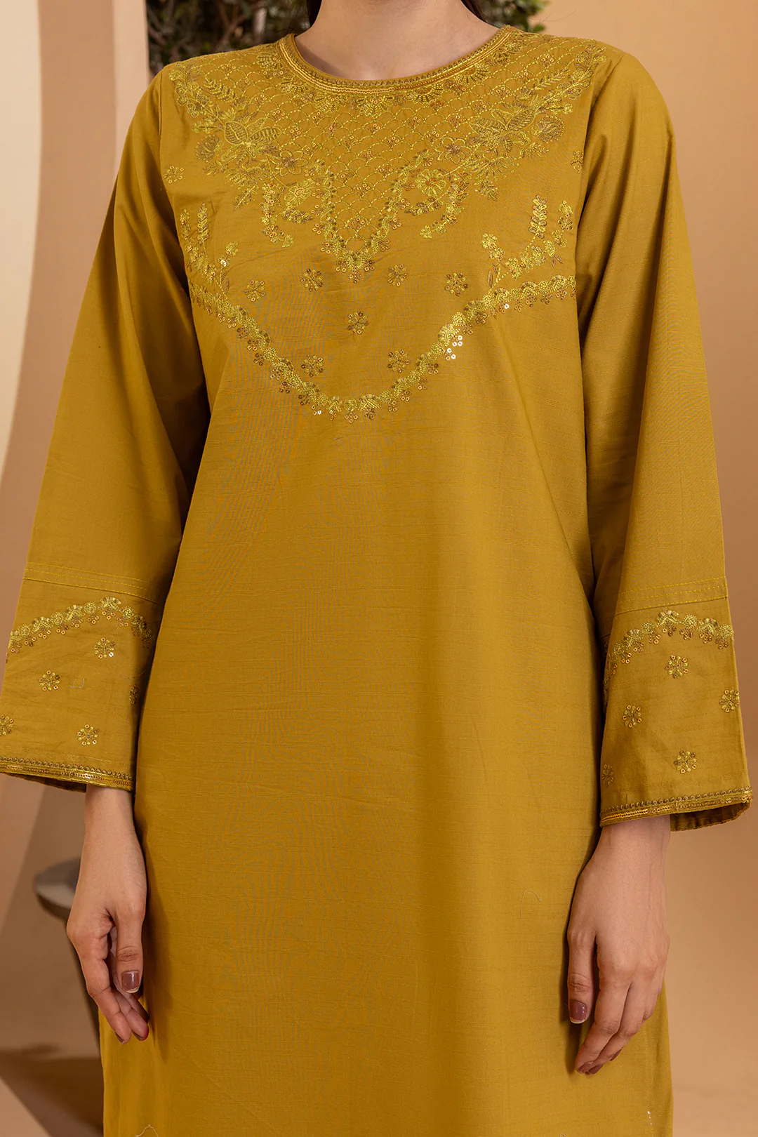 Embroidered Kurta Trouser - 2941 - Image 4