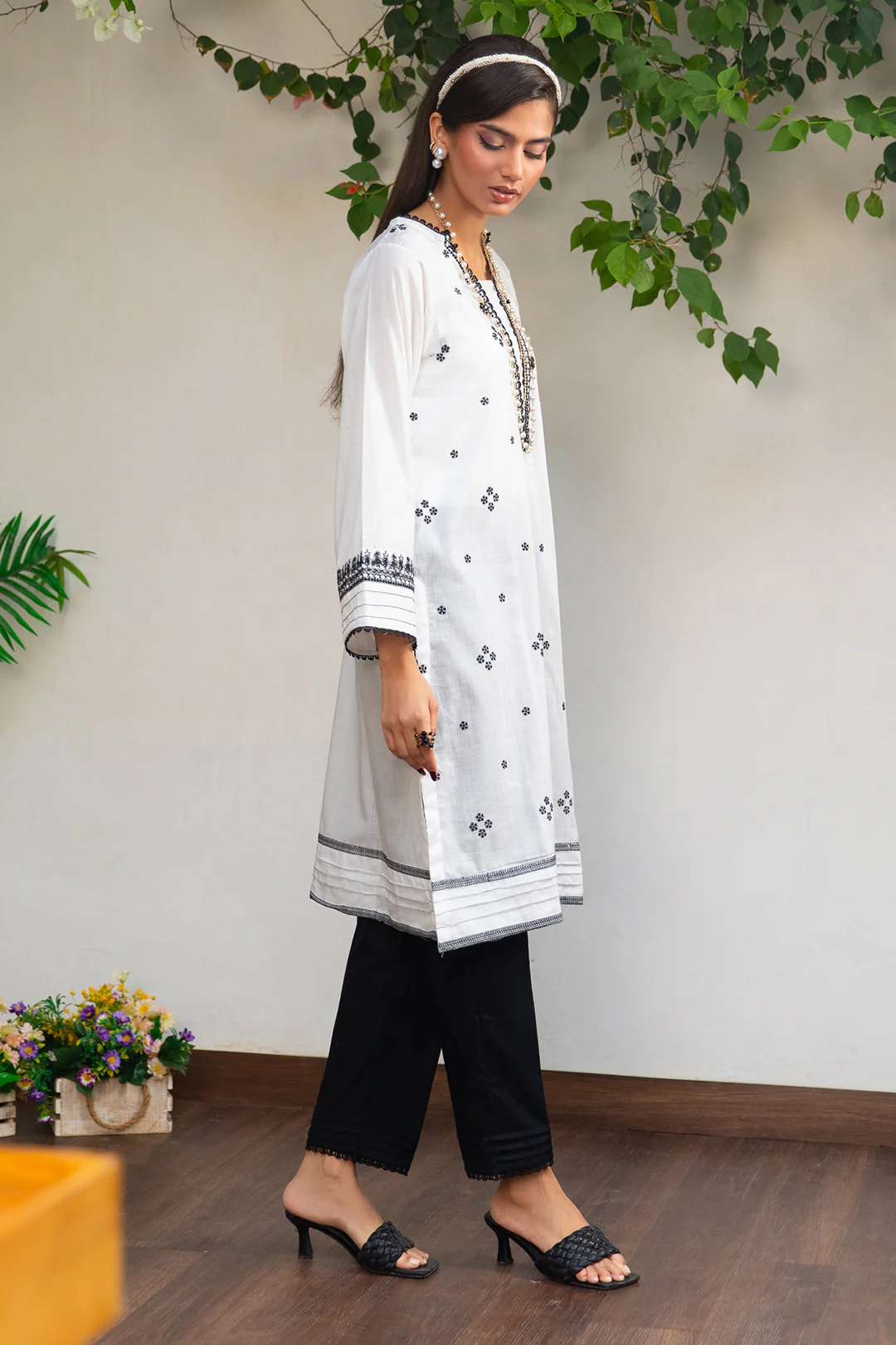 Embroidered Kurta - 1677 - Image 5