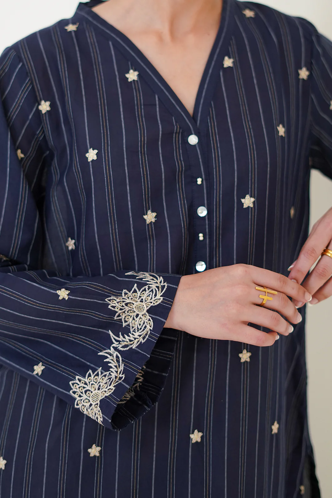 Embroidered Kurta - 1680 - Image 4
