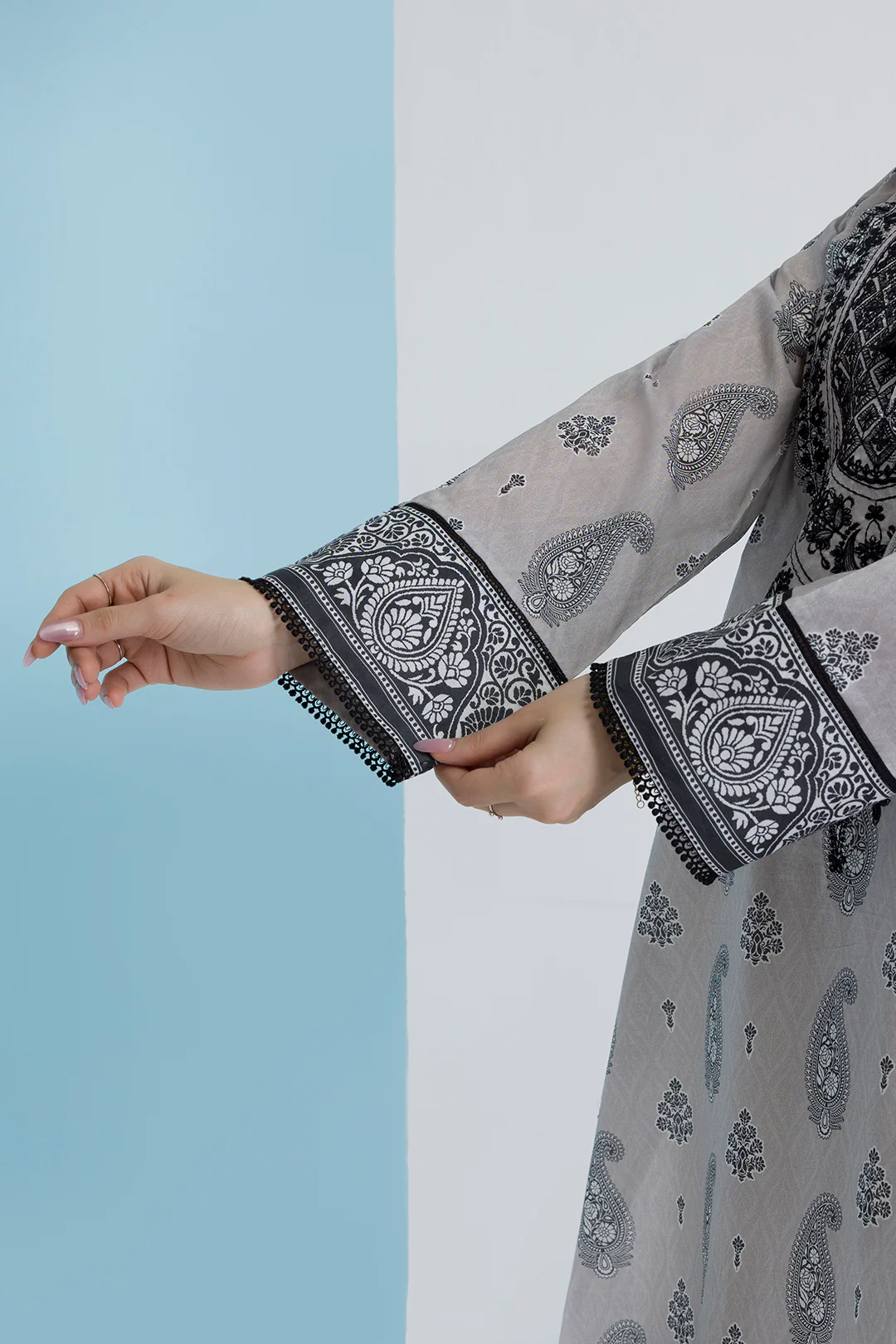 Embroidered Kurta - 2072 - Image 4