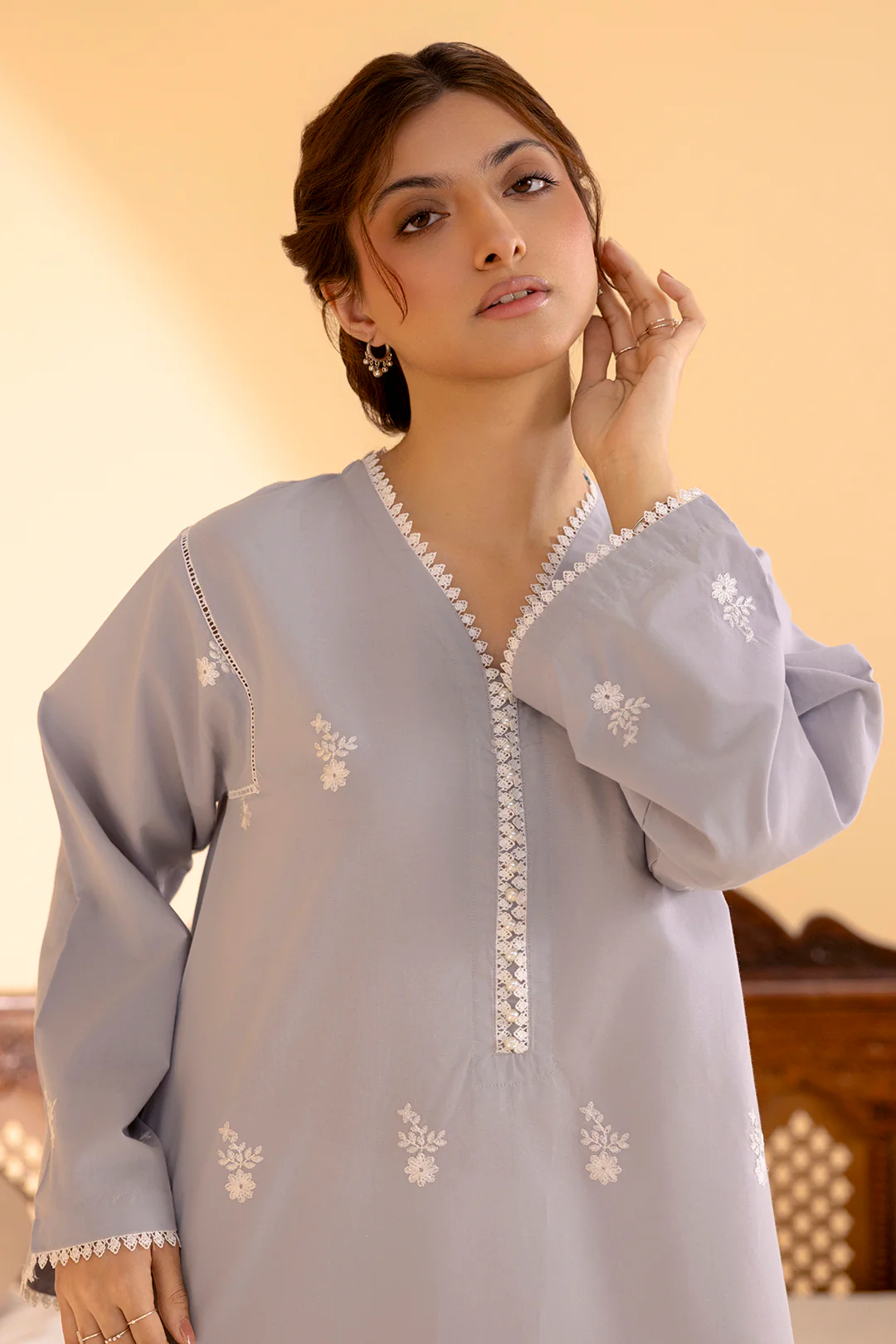Embroidered Kurta - 2550 - Image 4