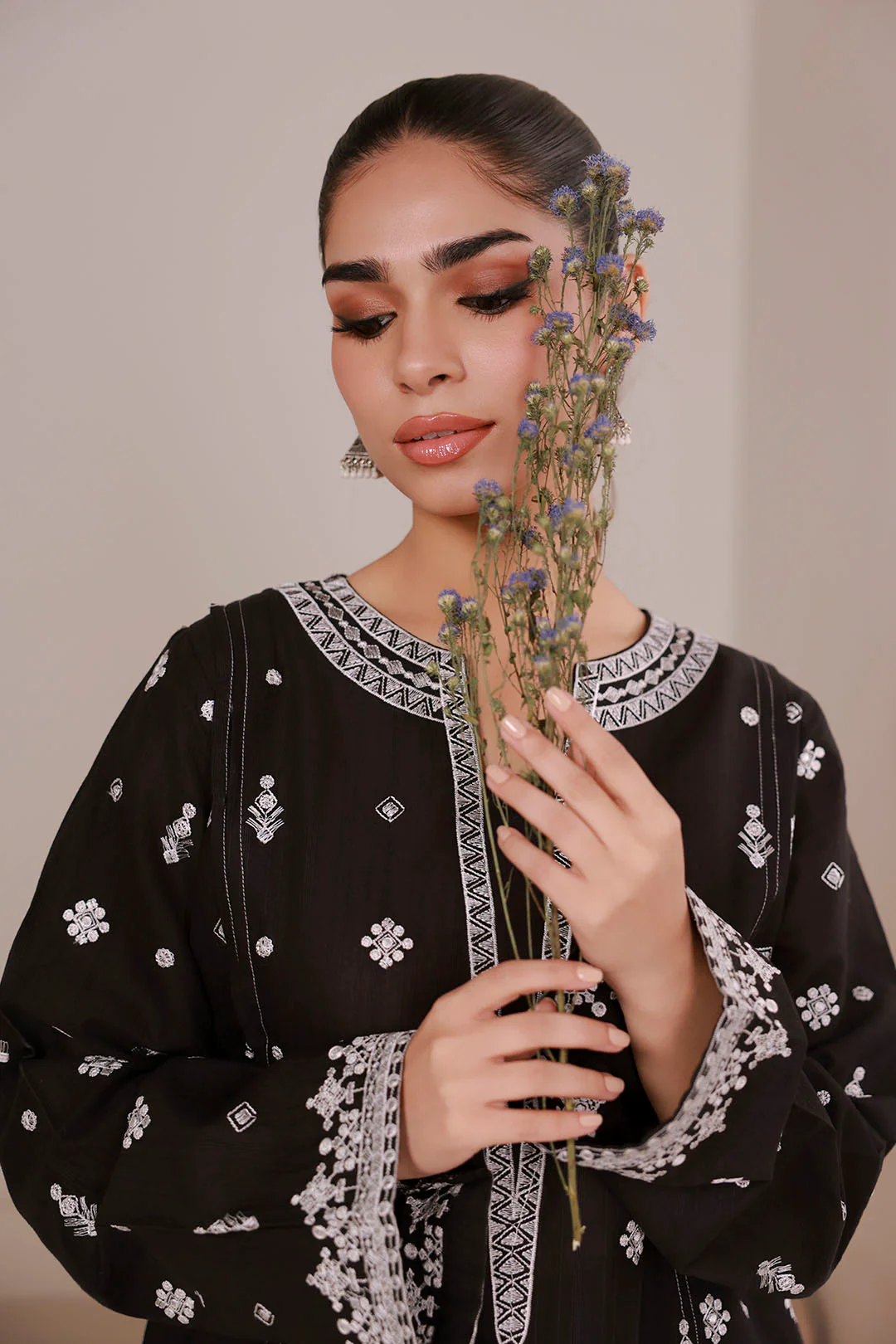 Embroidered Kurta - 2618 - Image 5