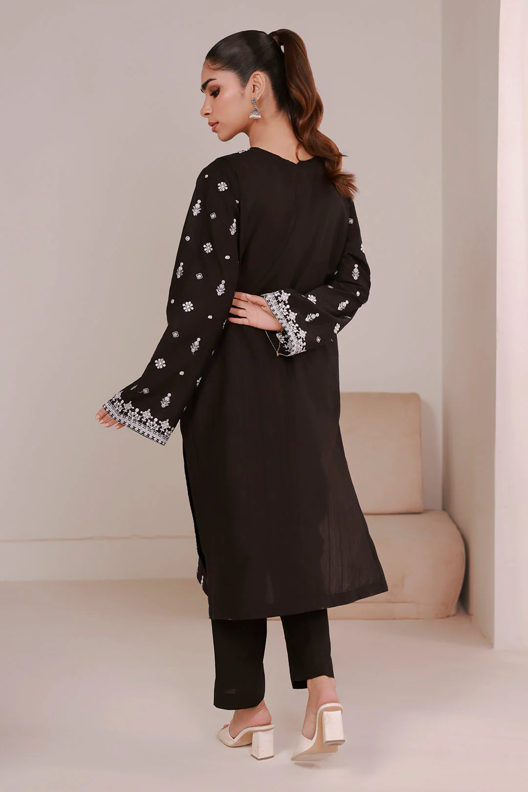 Embroidered Kurta - 2618 - Image 6
