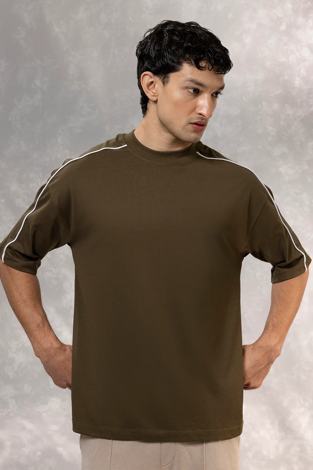 Oversized Graphic T-Shirt - D090 - Image 4