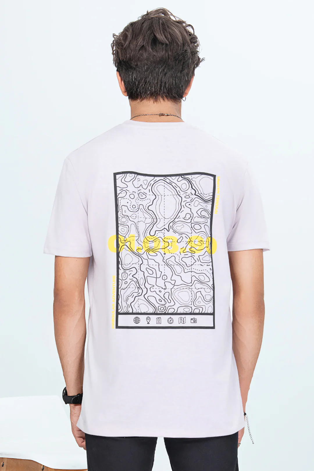 Graphic T-shirt - 2042 - Image 5